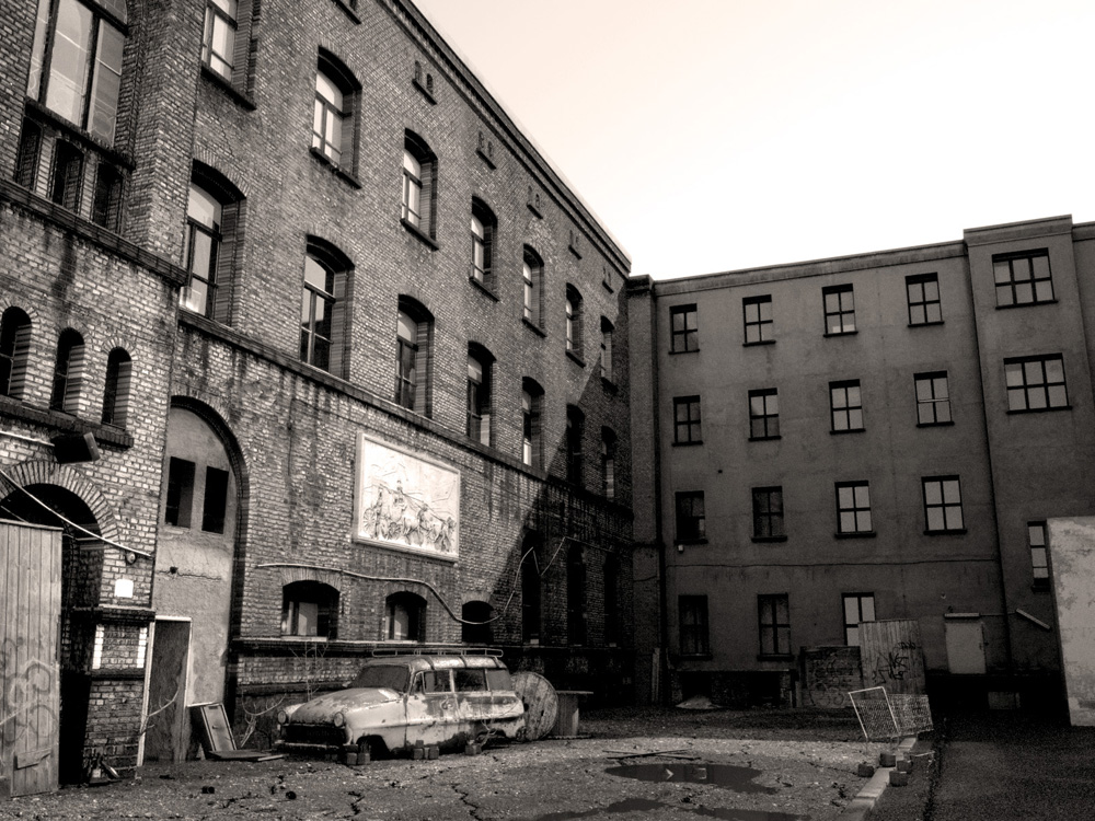 CourtyardBW.jpg